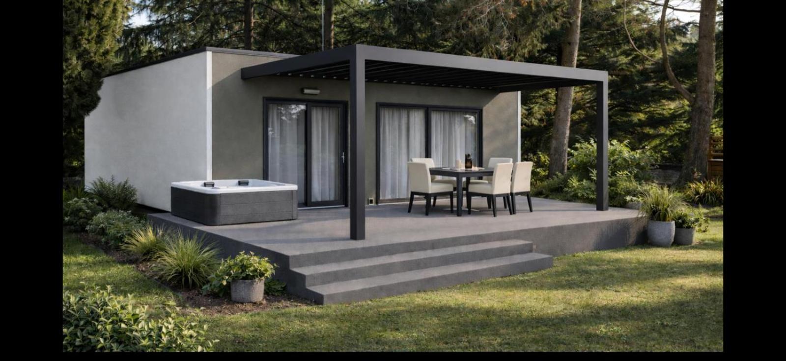 Deluxe Two Bedroom Garden Mobile Home with Jacuzzi,1742889252:JPEG